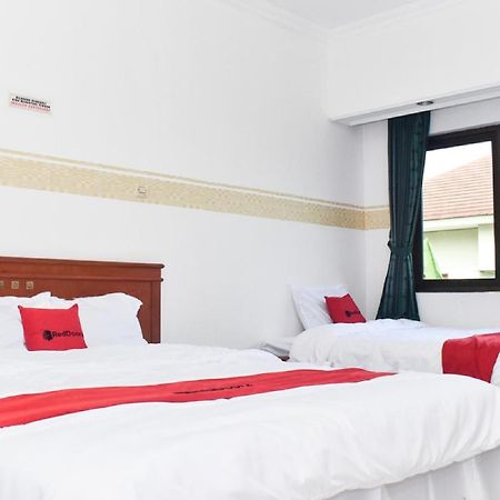 Reddoorz Near Lenmarc Mall Surabaya Pradahkalikendal Экстерьер фото