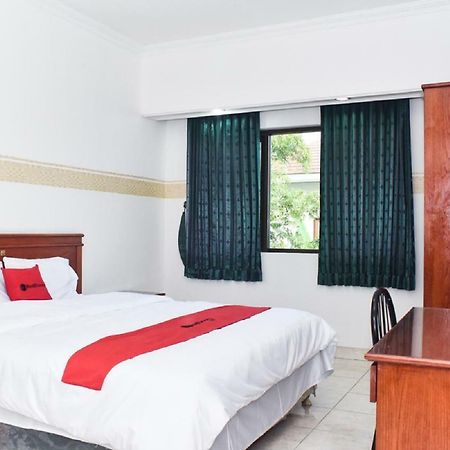Reddoorz Near Lenmarc Mall Surabaya Pradahkalikendal Экстерьер фото