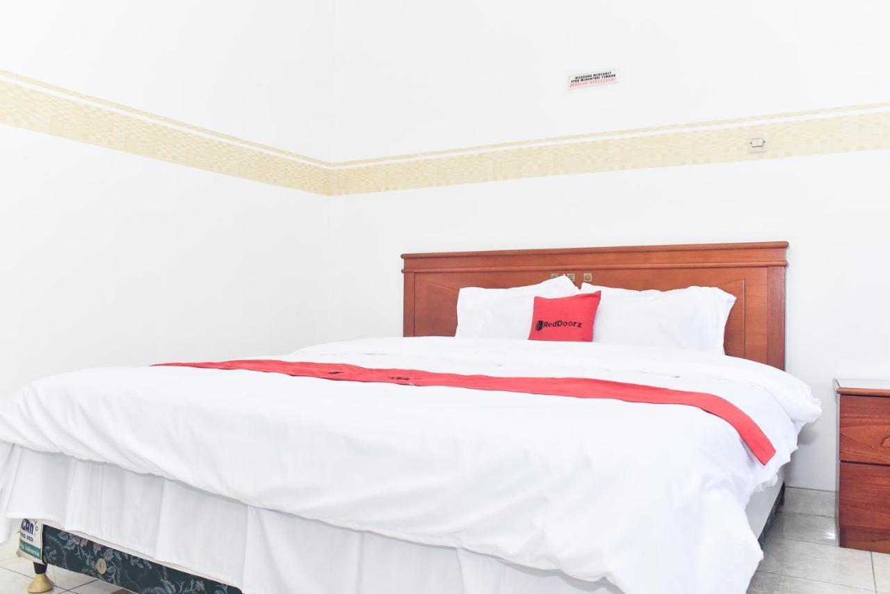 Reddoorz Near Lenmarc Mall Surabaya Pradahkalikendal Экстерьер фото