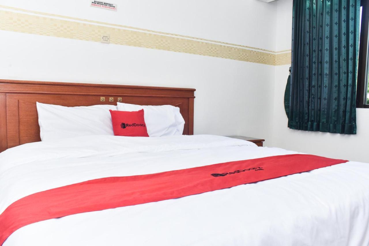 Reddoorz Near Lenmarc Mall Surabaya Pradahkalikendal Экстерьер фото