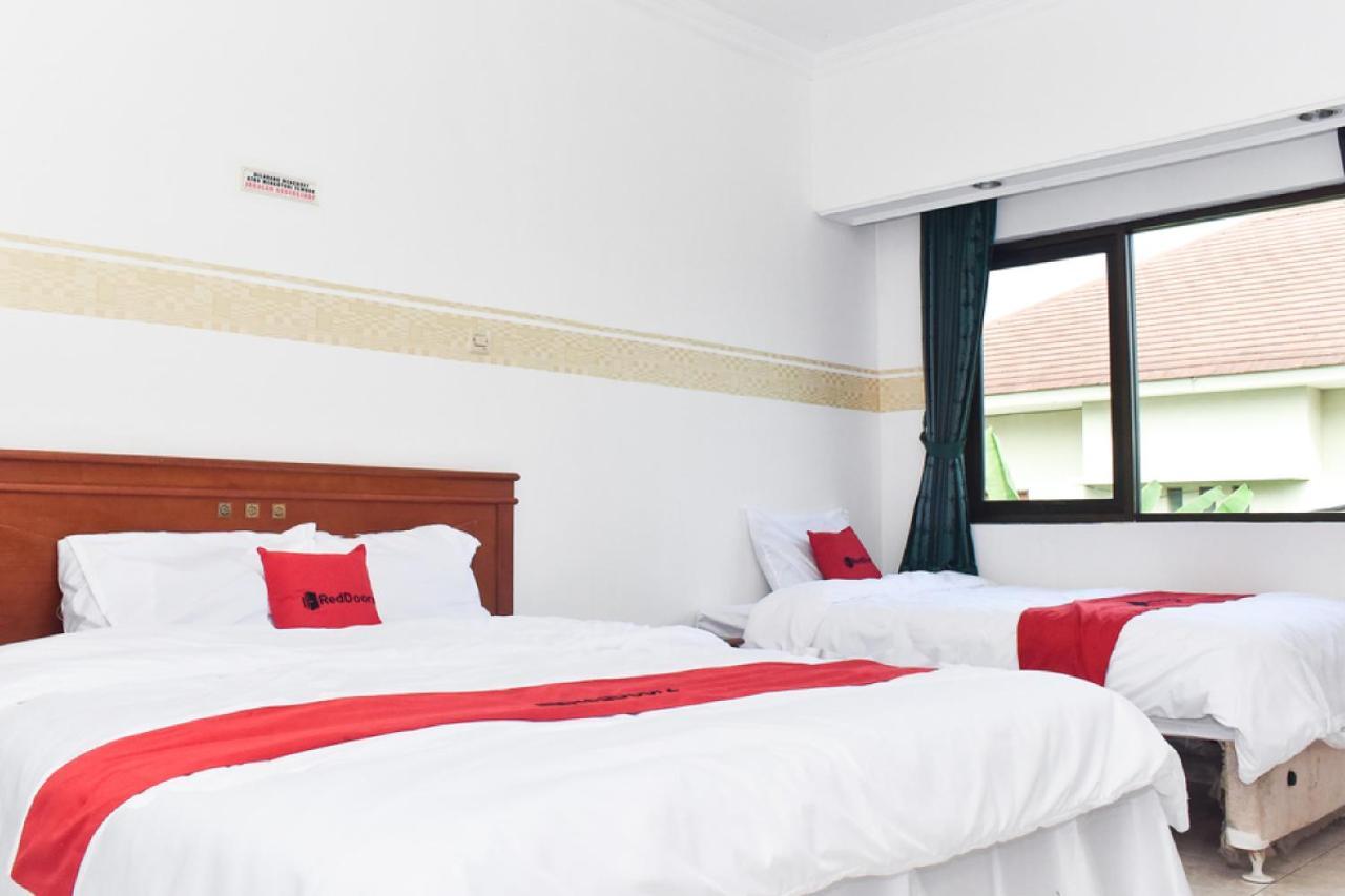 Reddoorz Near Lenmarc Mall Surabaya Pradahkalikendal Экстерьер фото