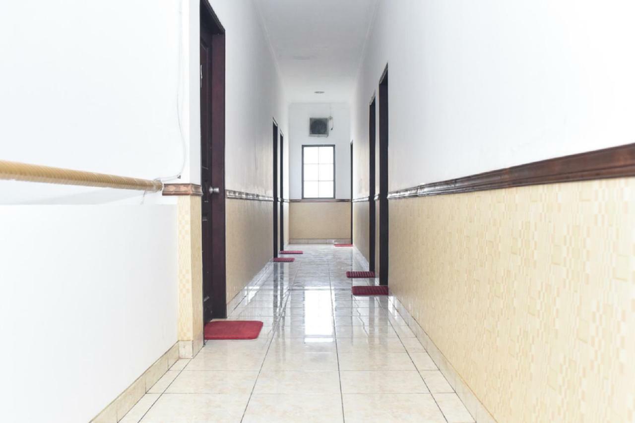 Reddoorz Near Lenmarc Mall Surabaya Pradahkalikendal Экстерьер фото