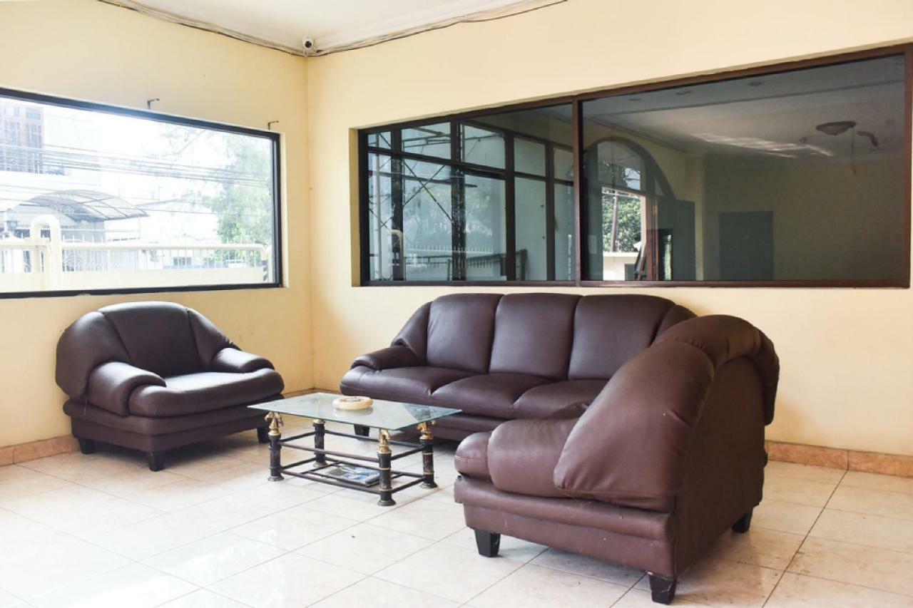 Reddoorz Near Lenmarc Mall Surabaya Pradahkalikendal Экстерьер фото