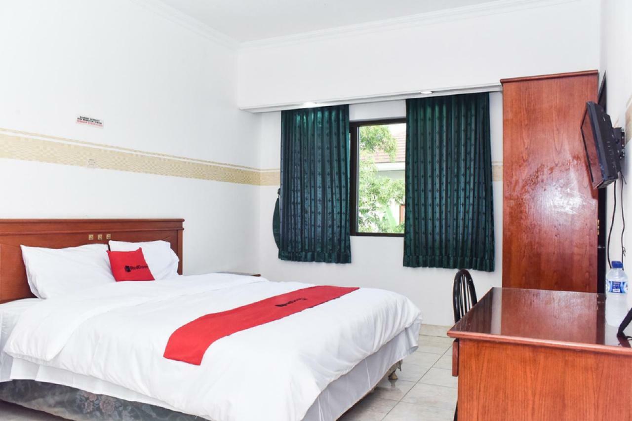 Reddoorz Near Lenmarc Mall Surabaya Pradahkalikendal Экстерьер фото